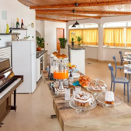 Casa Mareluna Bed & Breakfast